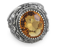 Большой женский перстень из серебра с желтым камнем