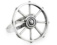 Серебряное кольцо в виде колеса
