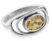 Женское кольцо в форме эллипса с цитрином