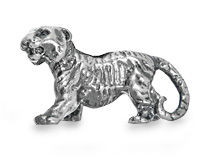 Небольшая серебряная статуэтка в виде тигра, символа года