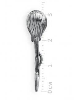 Мышка, ложка, серебро: вид на сувенир с обратной стороны