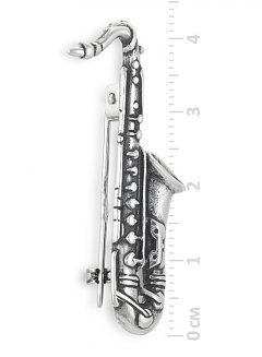 Серебряный саксофон, украшение - брошь, вид сбоку