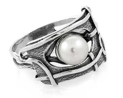 Кольцо-перстень с жемчужиной из серебра с чернением