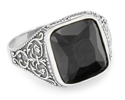 Мужской перстень с черным квадратным камнем