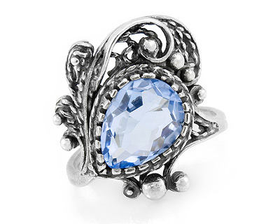Ажурное серебряное кольцо с чернением и каплей из перунита