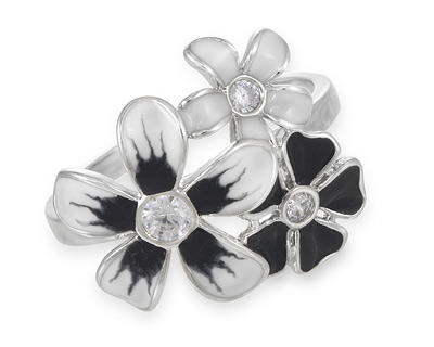 Кольцо из серебра в виде черно-белых цветов