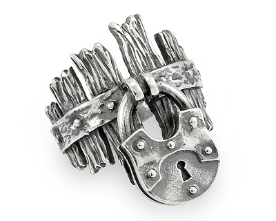 Серебряное кольцо - замочек на серебряных воротах