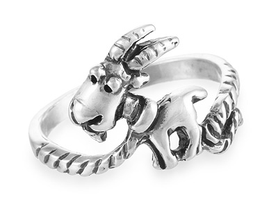 Серебряное кольцо в виде козы