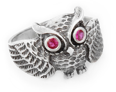 Кольцо - сова из серебра с красными рубинами