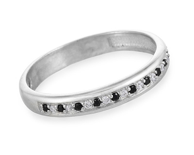Серебряное кольцо черно-белая дорожка со шпинелью
