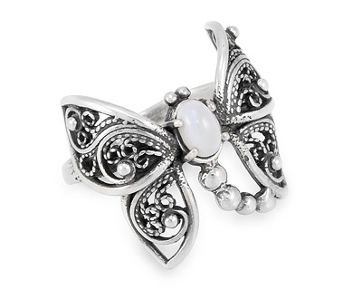Кольцо в виде серебряной бабочки с филигранью