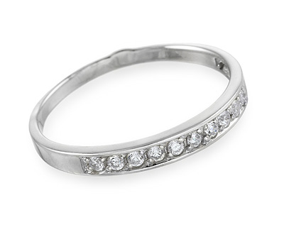 Серебряное кольцо с дорожкой из мелких камней
