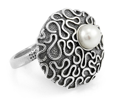 Серебряное кольцо с кружевом и белым жемчугом