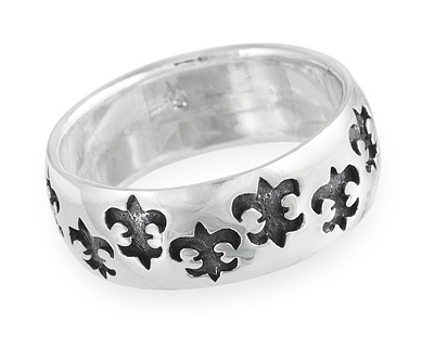 Круглое кольцо с орнаментом в виде fleur de lis