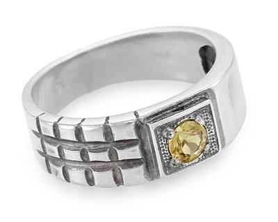 Стильное рифленое серебряное кольцо с цитрином