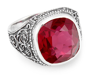 Перстень серебряный с корундом рубином