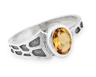 Стильное серебряное кольцо с золотистым цитрином