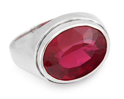 Овальное серебряное кольцо с красным рубином