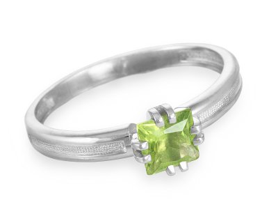 Женское кольцо из серебра с квадратным хризолитом