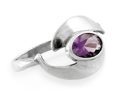 Серебряное кольцо "Луч" с аметистом