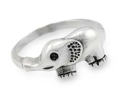 Кольцо из черненого серебра со слоном