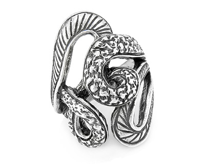 Кольцо из серебра - извивающаяся змея
