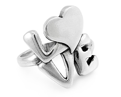 Серебряное кольцо с надписью "Love"