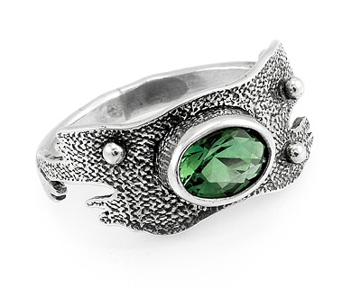 Необычное кольцо, серебро с зеленым камнем